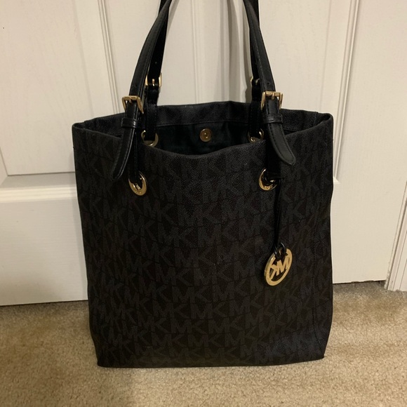 Michael kors tote in great condition - Picture 2 of 3